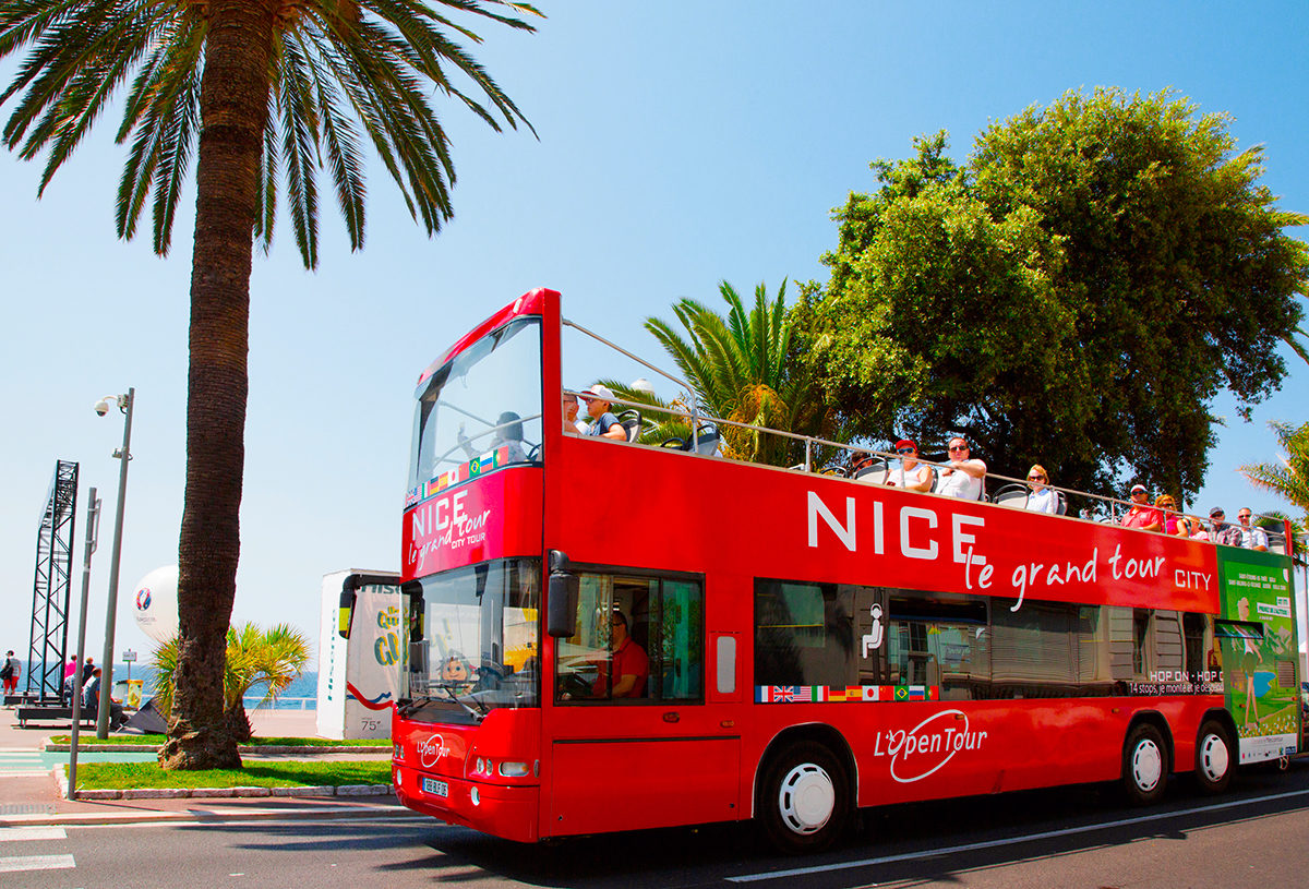 Экскурсионный автобус в Ницце